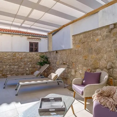 Elegant Iris Mali Lošinj